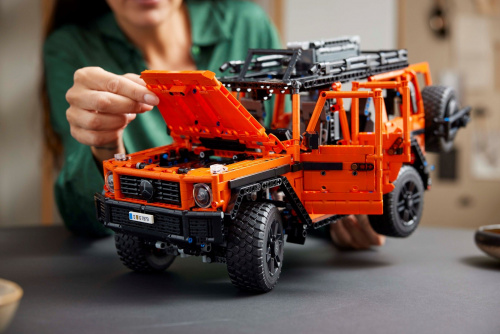 Конструктор LEGO Technic Mercedes-Benz G500 PROFESSIONAL Line 42177 фото 3