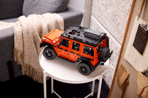 Конструктор LEGO Technic Mercedes-Benz G500 PROFESSIONAL Line 42177 фото 9