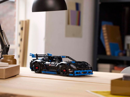 Конструктор LEGO Technic Гоночный автомобиль Porsche GT4 e-Performance 42176 фото 10