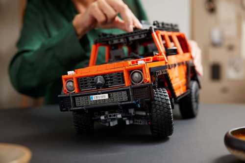 Конструктор LEGO Technic Mercedes-Benz G500 PROFESSIONAL Line 42177 фото 4